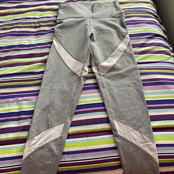 Aerie Grey & White Leggings - Picture 1 of 6